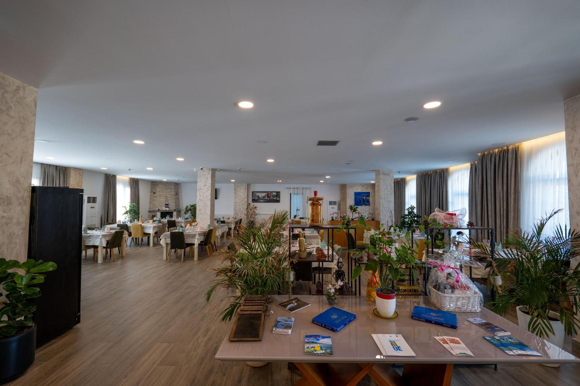 Acros Resort Vlorë Exteriör bild