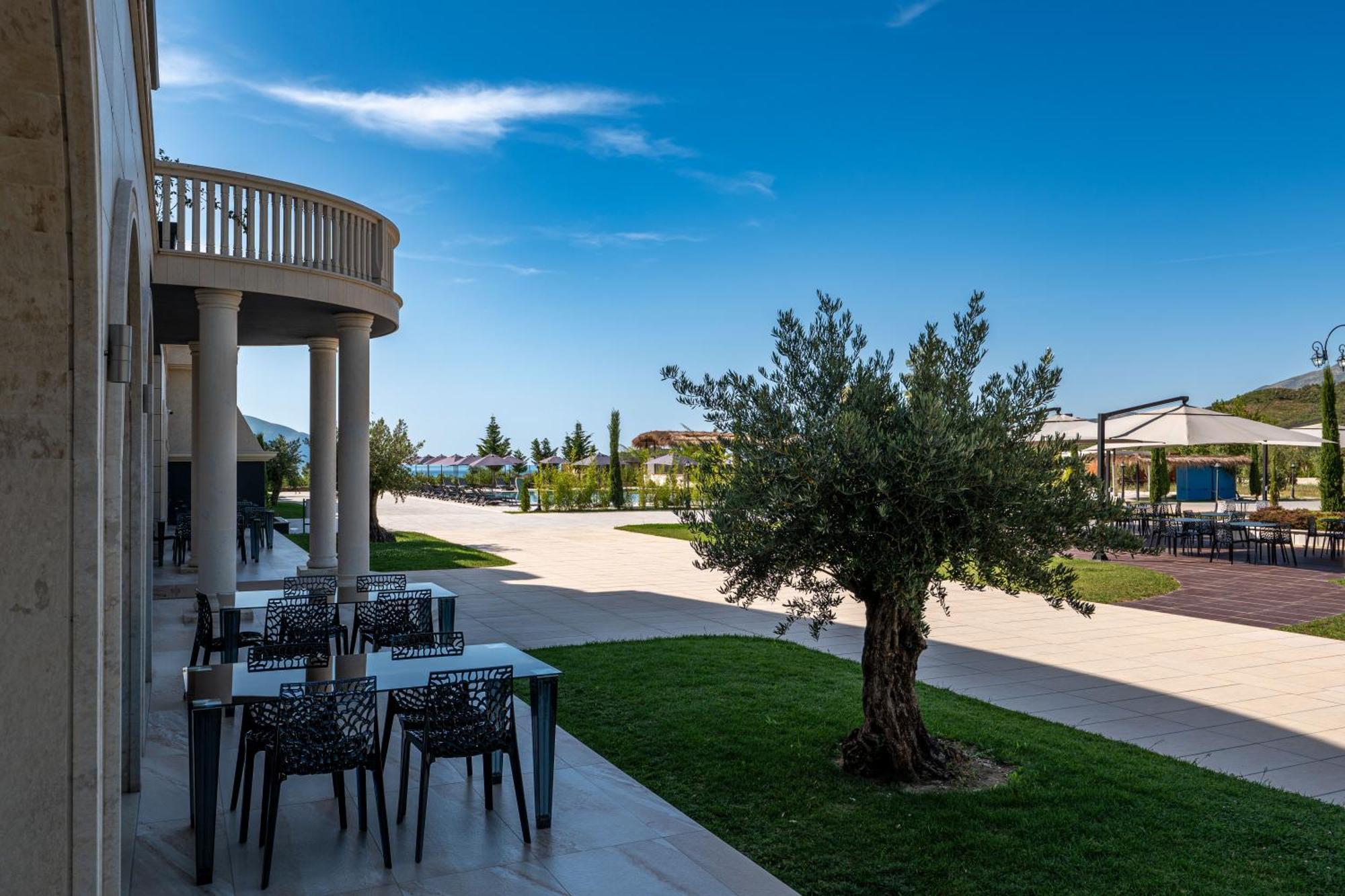 Acros Resort Vlorë Exteriör bild