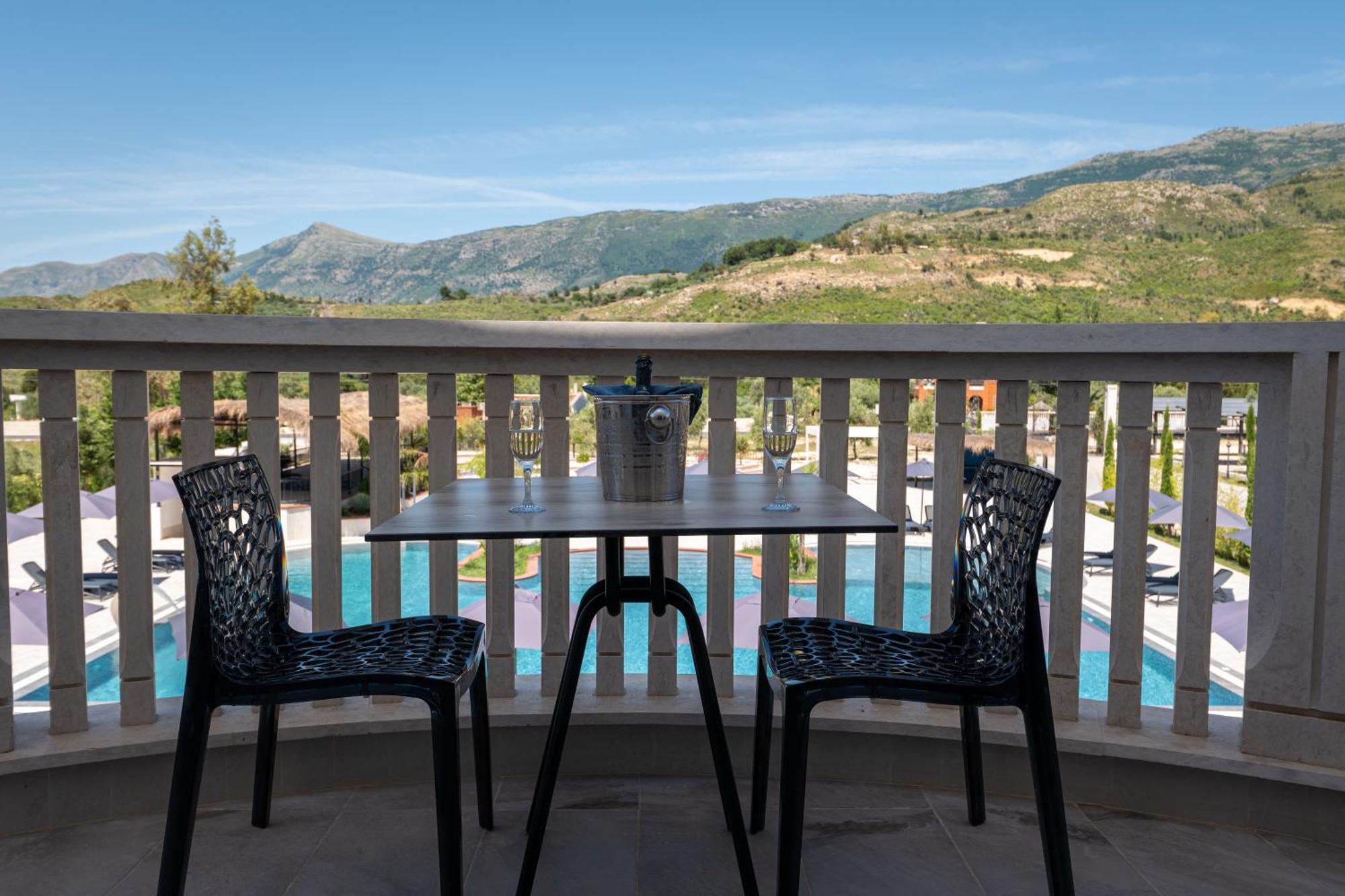 Acros Resort Vlorë Exteriör bild
